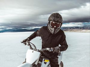 Preview wallpaper motorcyclist, motorcycle, helmet, snow