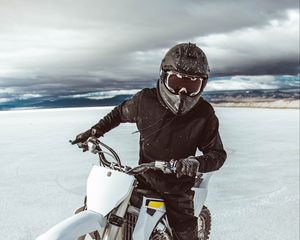 Preview wallpaper motorcyclist, motorcycle, helmet, snow