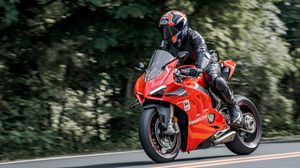 Preview wallpaper motorcyclist, motorcycle, helmet, speed