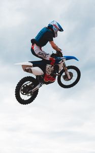 Preview wallpaper motorcyclist, motorcycle, helmet, stunt, jump