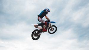 Preview wallpaper motorcyclist, motorcycle, helmet, stunt, jump