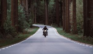 Preview wallpaper motorcyclist, motorcycle, road, forest, movement, turn