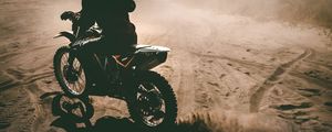 Preview wallpaper motorcyclist, motorcycle, sand