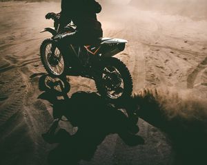 Preview wallpaper motorcyclist, motorcycle, sand