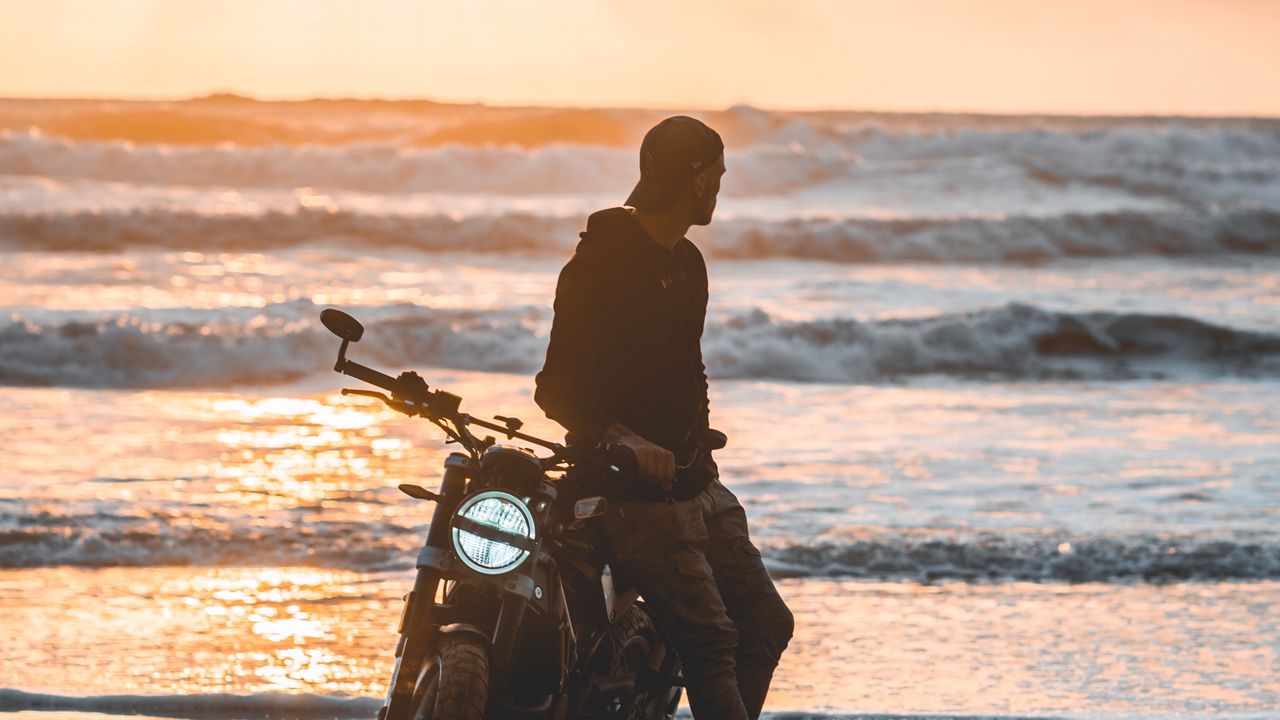 Wallpaper motorcyclist, motorcycle, silhouette, sunset, loneliness