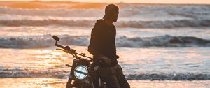 Preview wallpaper motorcyclist, motorcycle, silhouette, sunset, loneliness