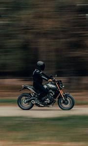 Preview wallpaper motorcyclist, movement, speed, helmet