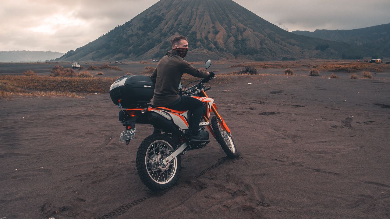 Wallpaper motorcyclist, sand, volcano, motorcycle, indonesia