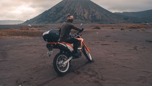 Preview wallpaper motorcyclist, sand, volcano, motorcycle, indonesia