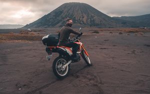 Preview wallpaper motorcyclist, sand, volcano, motorcycle, indonesia