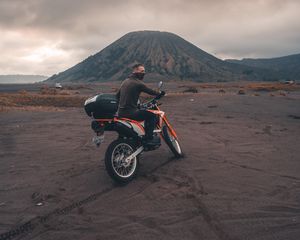 Preview wallpaper motorcyclist, sand, volcano, motorcycle, indonesia