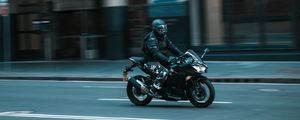 Preview wallpaper motorcyclist, speed, motorcycle
