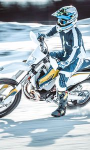 Preview wallpaper motorcyclist, speed, snow
