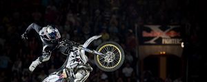 Preview wallpaper motorcyclist, sportbike, stunt, jump