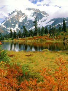 Preview wallpaper mount shuksan, washington, park, lake, mountain, autumn