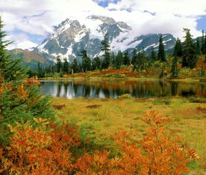 Preview wallpaper mount shuksan, washington, park, lake, mountain, autumn