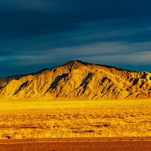 Preview wallpaper mountain, desert, sunset, landscape