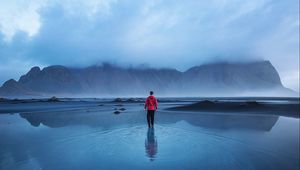 Preview wallpaper mountain, lake, solitude, loneliness, fog, iceland