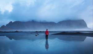 Preview wallpaper mountain, lake, solitude, loneliness, fog, iceland