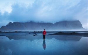 Preview wallpaper mountain, lake, solitude, loneliness, fog, iceland