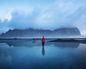 Preview wallpaper mountain, lake, solitude, loneliness, fog, iceland