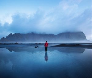 Preview wallpaper mountain, lake, solitude, loneliness, fog, iceland