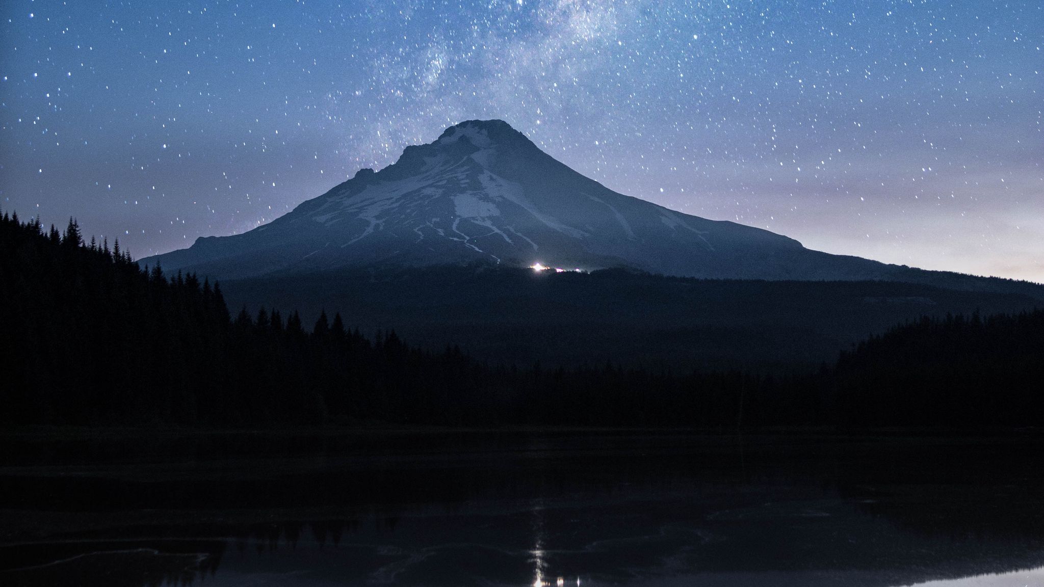 Download wallpaper 2048x1152 mountain, lake, starry sky, twilight