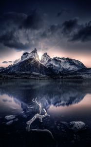 Preview wallpaper mountain, lake, sunlight, reflection
