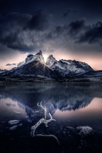 Preview wallpaper mountain, lake, sunlight, reflection