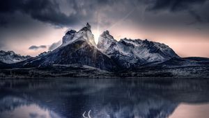 Preview wallpaper mountain, lake, sunlight, reflection