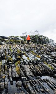 Preview wallpaper mountain, man, hill, winter, norway