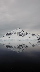Preview wallpaper mountain, ocean, snow, reflection
