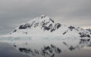 Preview wallpaper mountain, ocean, snow, reflection