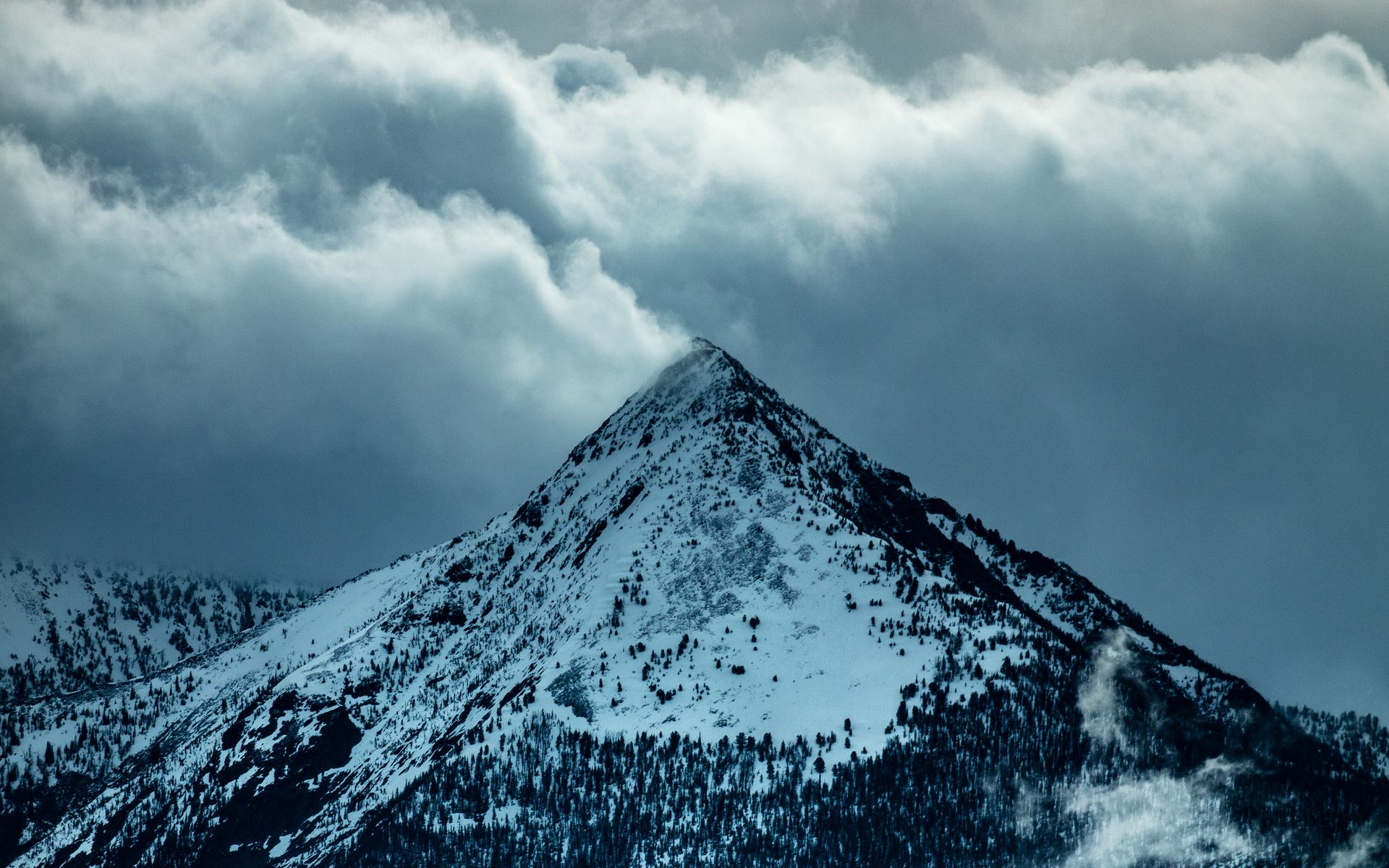 Slope 4. Горы в облаках. Вершины в облаках. Облачные вершины. Cloud Peak 2.