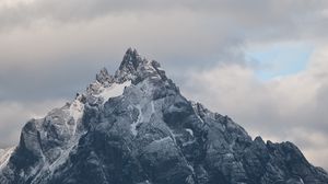 Preview wallpaper mountain, peak, clouds, landscape