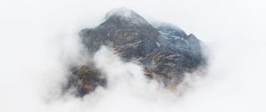 Preview wallpaper mountain, peak, clouds, fog, height