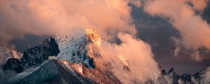 Preview wallpaper mountain, peak, clouds, snow, landscape