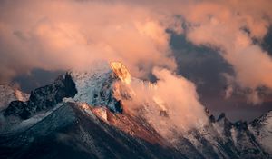 Preview wallpaper mountain, peak, clouds, snow, landscape