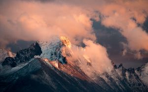 Preview wallpaper mountain, peak, clouds, snow, landscape