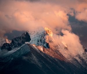 Preview wallpaper mountain, peak, clouds, snow, landscape