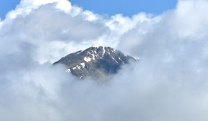 Preview wallpaper mountain, peak, clouds, trees, nature, landscape