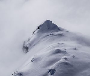 Preview wallpaper mountain, peak, fog, snow, snowy