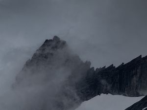 Preview wallpaper mountain, peak, fog, cloud, snow