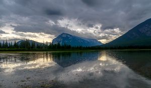 Preview wallpaper mountain, peak, lake, trees, reflection