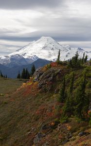 Preview wallpaper mountain, peak, landscape, nature, autumn