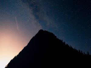 Preview wallpaper mountain, peak, silhouette, starfall, stars, night