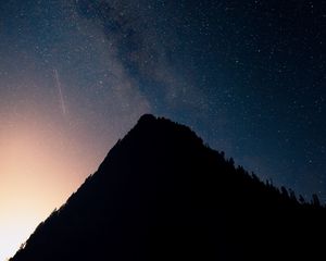 Preview wallpaper mountain, peak, silhouette, starfall, stars, night