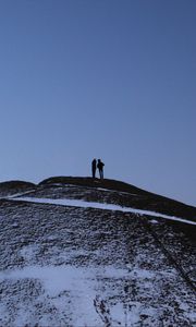 Preview wallpaper mountain, peak, silhouettes, couple, dark