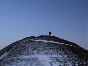 Preview wallpaper mountain, peak, silhouettes, couple, dark