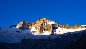 Preview wallpaper mountain, peak, snow, shadow, landscape